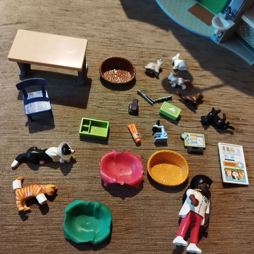 Playmobil Play Box Veterinary Clinic like new