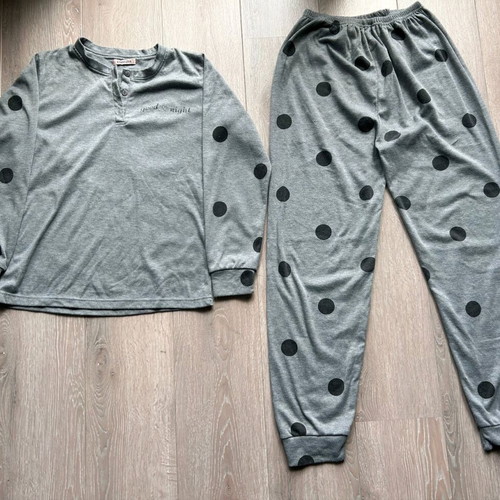 Set pj's like new, grey