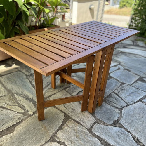 Folding wooden outdoor table like new, 134×63 cm