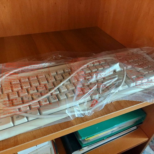 Chicony KB-9810 keyboard like new