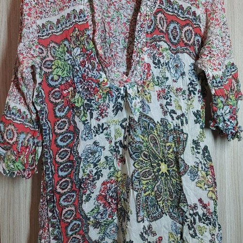 Floral shirt like new, size M/L, multicolor