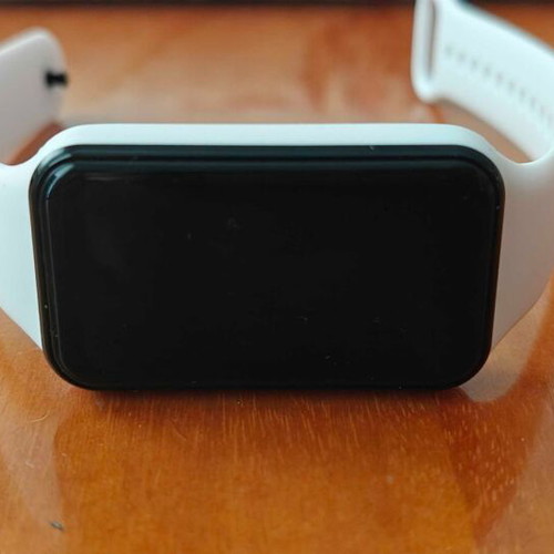 Amazfit Band 7 smartwatch like new with charging cable
