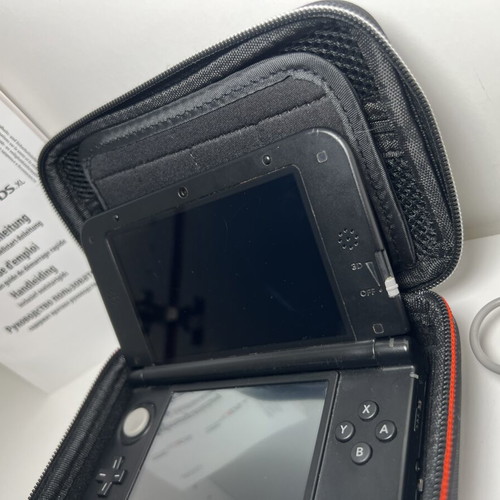 Nintendo 3DS XL употребяван с аксесоари, напълно функционален