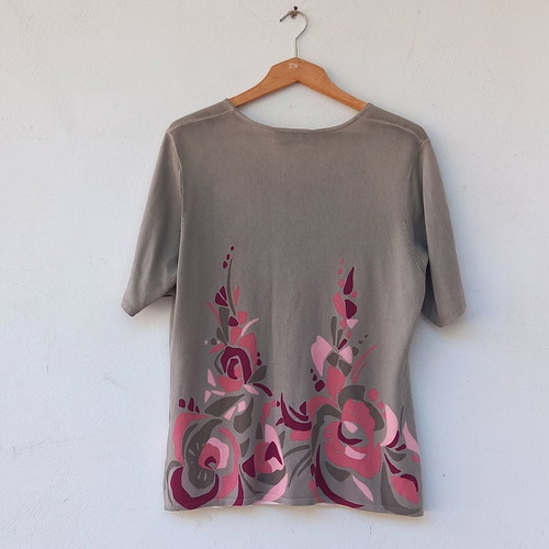 Embroidered viscose cardigan in excellent condition, size M