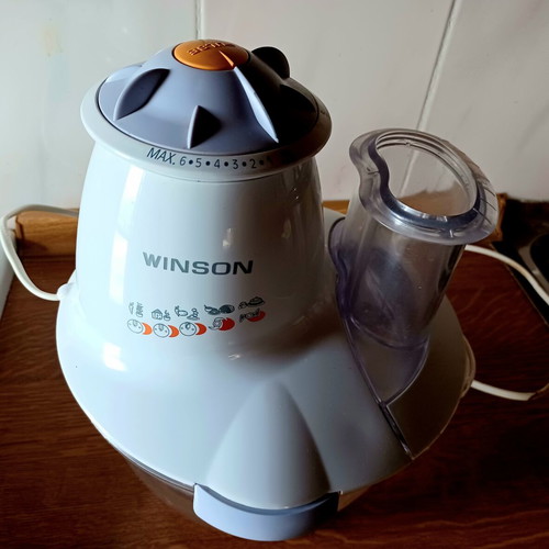 Winson food processor used with single cutting blade