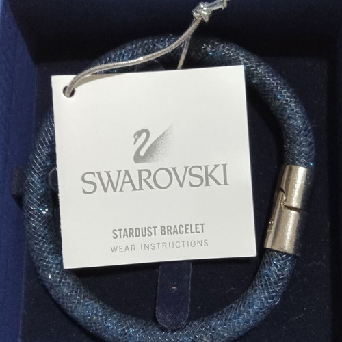 Swarovski Stardust bracelet with blue crystals and silver magnetic clasp