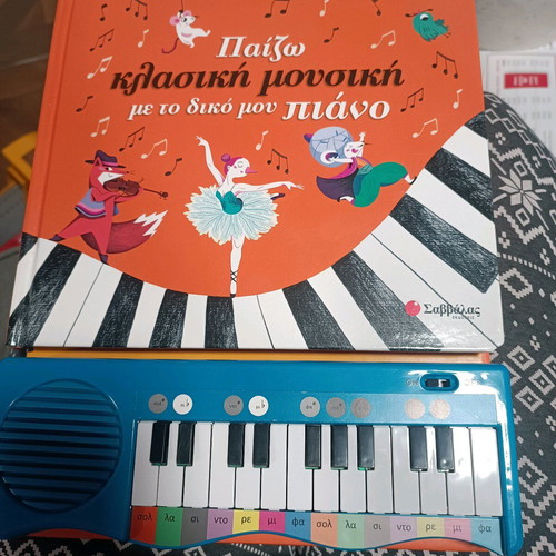 Book with keyboard like new, Playing classical music