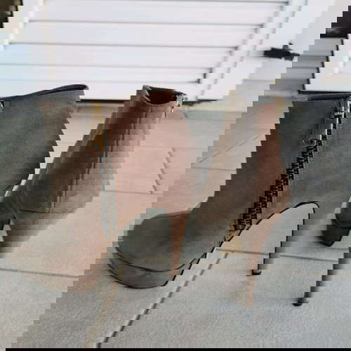 Μποτάκια γόβες Sante γκρι-μπεζ με φιάπα και λεπτό τακούνι σαν καινούργια