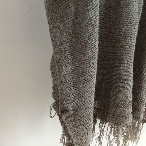 Yarn poncho used with fringes, grey and beige