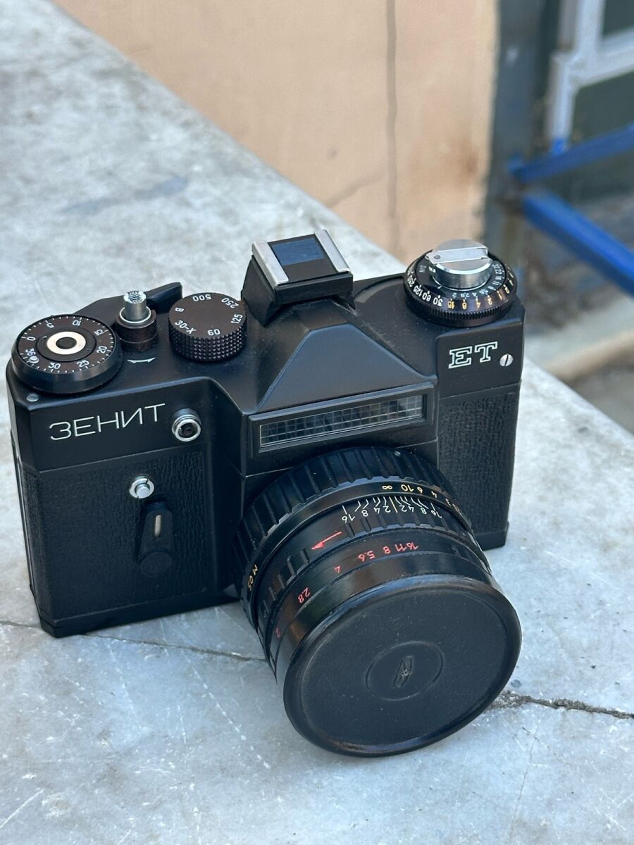 Zenit ET camera with Helios 44-2 58mm… - € 90,00 - Vendora.cy