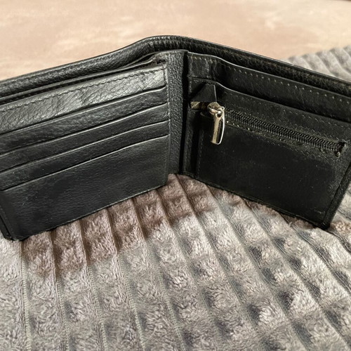 Diplomat men's leather wallet like new, black