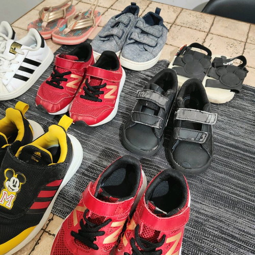 Children's athletic shoes and sandals used, pack of 9