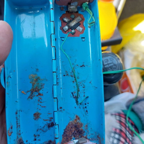 Fifi the Begging Puddle vintage toy with damages, missing eye and rusty control