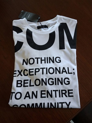 T-shirt Bershka L λευκό με μαύρο λογότυπο καινούργιο