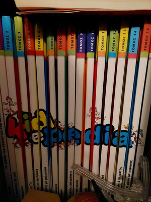 Kidepedia collection 16 books like new