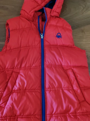Benetton sleeveless vest red XL like new