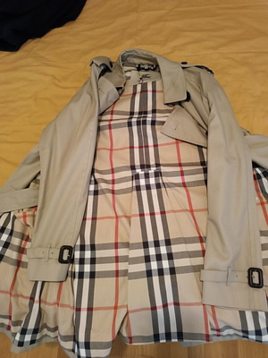 Burberry trench coat new, authentic, size L