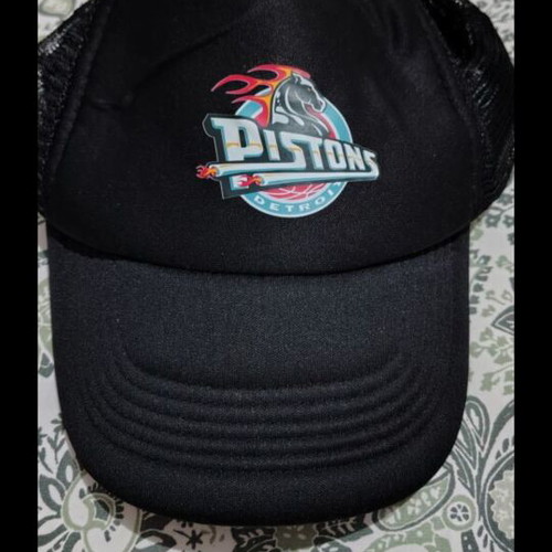 Detroit Pistons hat one size, like new, black
