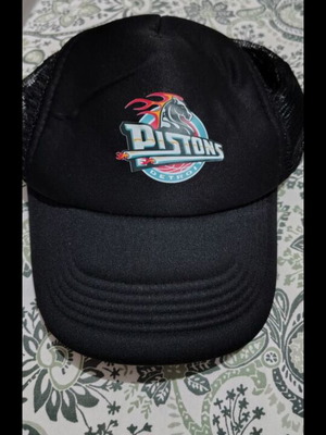 Detroit Pistons hat one size, like new, black