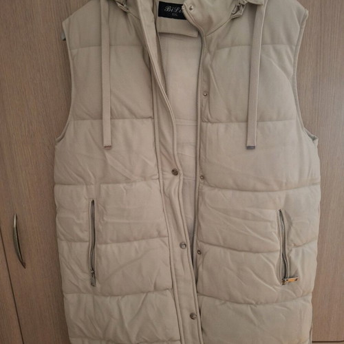 Sleeveless vest new beige with hood