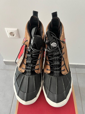 Vans sk8 duck boot new, brown boots size 44.5