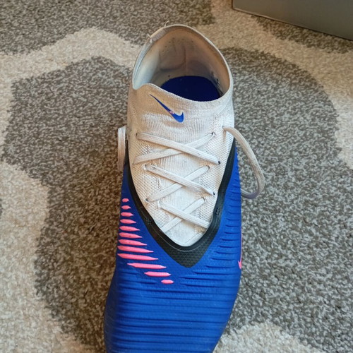 Nike Phantom 6 Pro football shoes like new, sizes 44-44.5, white and blue