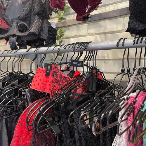 Display mannequins and metal hangers like new, 3 white mannequins, 600 black hangers