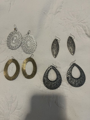 Ethnic earrings used, gold and silver colors