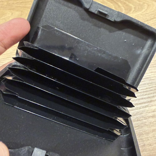 Aluminium card holder like new, black and silver