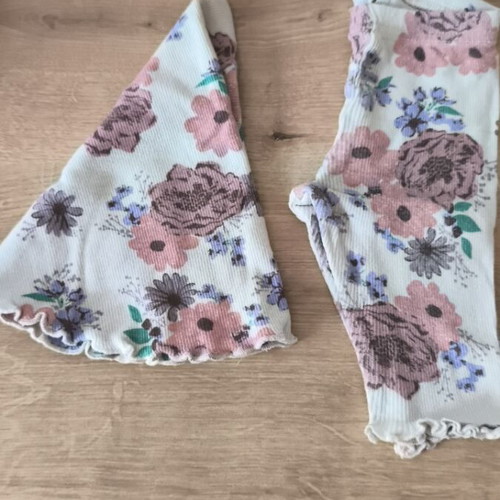 Baby leggings and bandana like new, pack of 8, 2-6 months