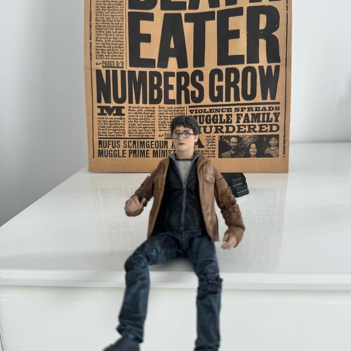 Harry Potter figure like new with base and wand