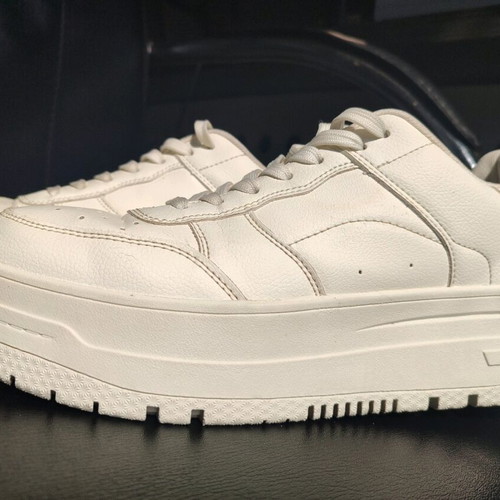 Bershka white athletic shoes like new, size 40