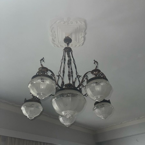 Chandelier like new, functional