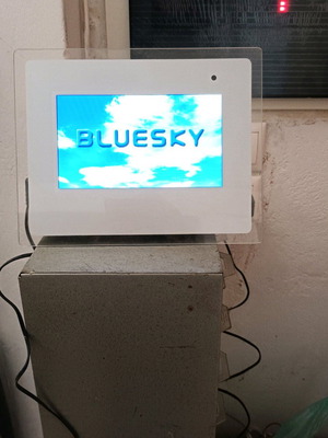 Bluesky ψηφιακή κορνίζα με χειριστήριο σαν καινούργιο