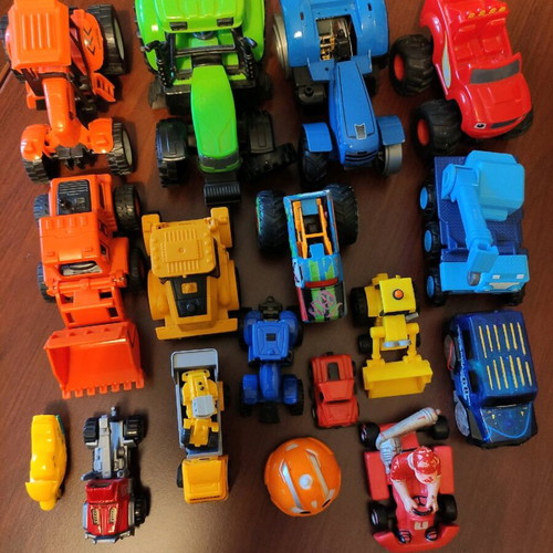 Toy cars used with mechanical and battery movement, excellent condition