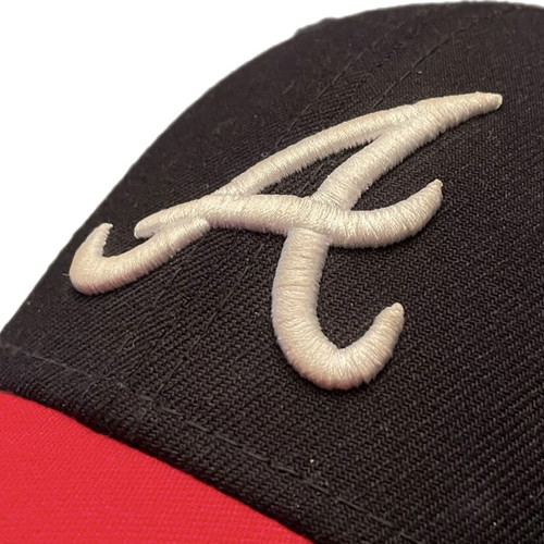 New Era Atlanta Braves Hat like new, black and red