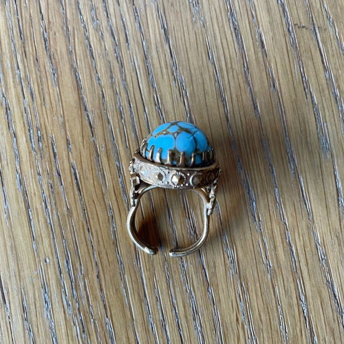 Ring with blue stone like new, turquoise and gold color