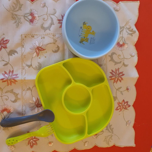Silicone Baby Feeding Set like new, ideal for solid food introduction
