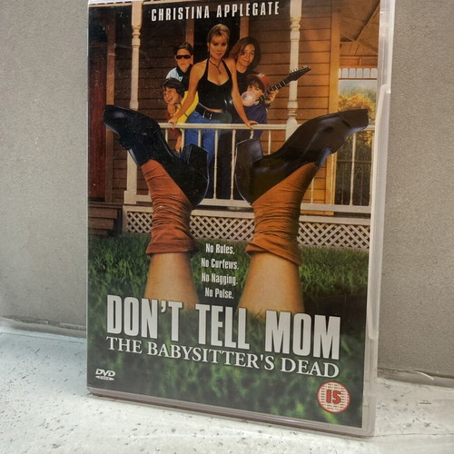 Dont Tell Mom the Babysitter Is Dead DVD like new, comedy