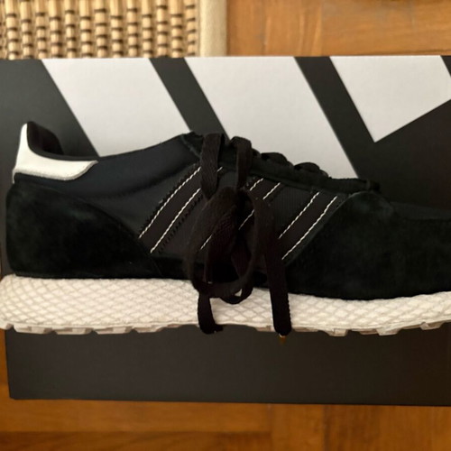 Adidas athletic shoes size 43 like new with suede parts