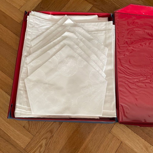 Lux tablecloth with 12 cotton dinner napkins, new