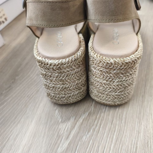 Carad platform sandals beige size 38 new