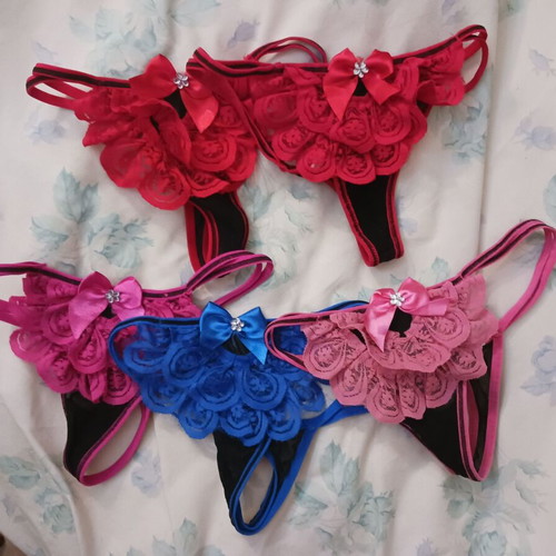 Women's string panties new, size M, 5 pieces, assorted colors