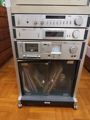 Стерео система AKAI 2x50 ватa употребявана