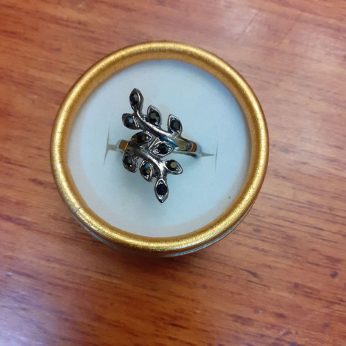 Metal ring used, faux bijoux