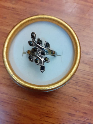 Metal ring used, faux bijoux