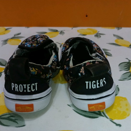 Vans Discovery Tiger Comfy Cush shoes size 24 used, colorful
