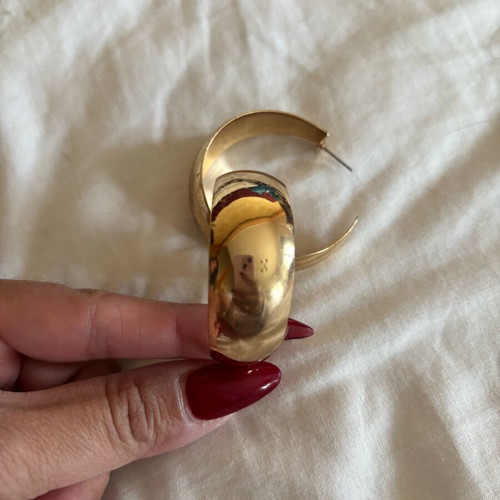 Gold thick hoop earrings like new