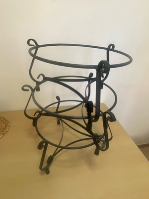 Cast iron plant pot bases pack of 3 like new, 33 cm diameter