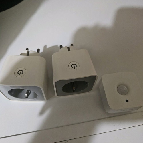 Smart Home Set 6 like new with 2 plugs and motion sensor